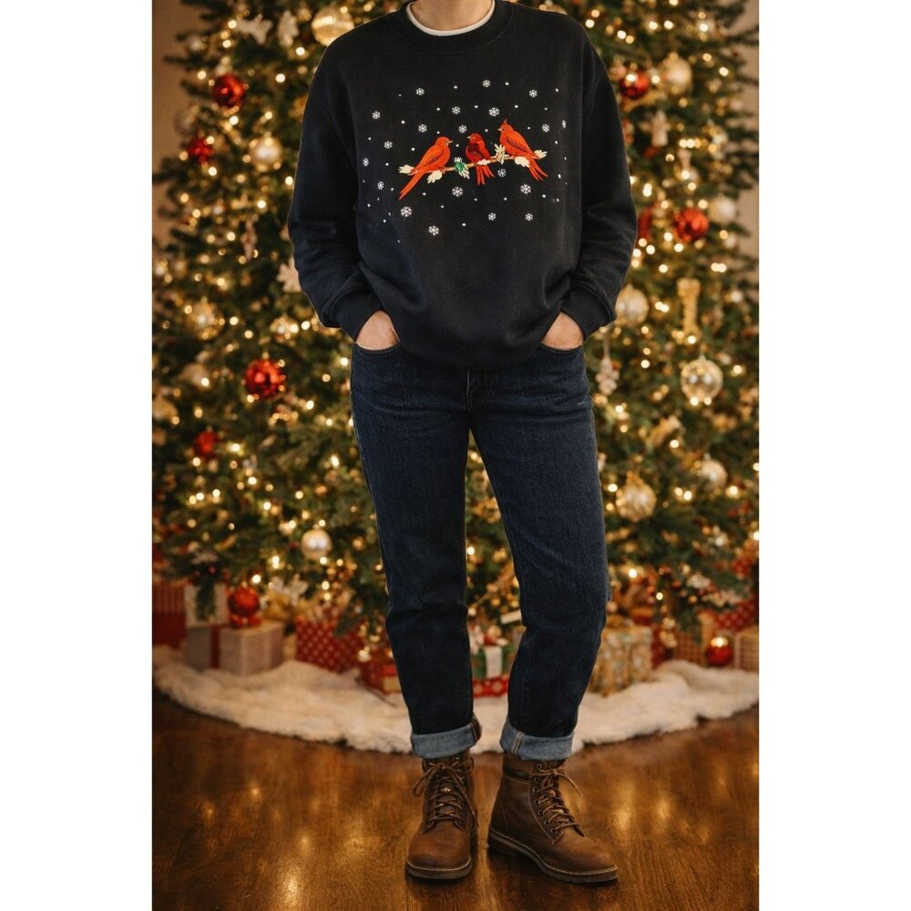Vintage King Universal Christmas Sweater M Black Cardinals Snowflakes Crewneck